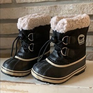 Sorel boots - toddler size 8 . Like new !